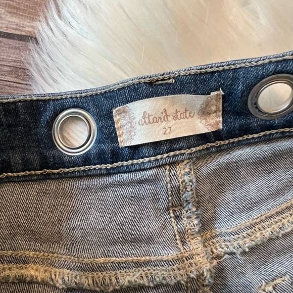 Altar’d State Button Fly Cutoff Frayed Jean Shorts - Picture 4 of 4